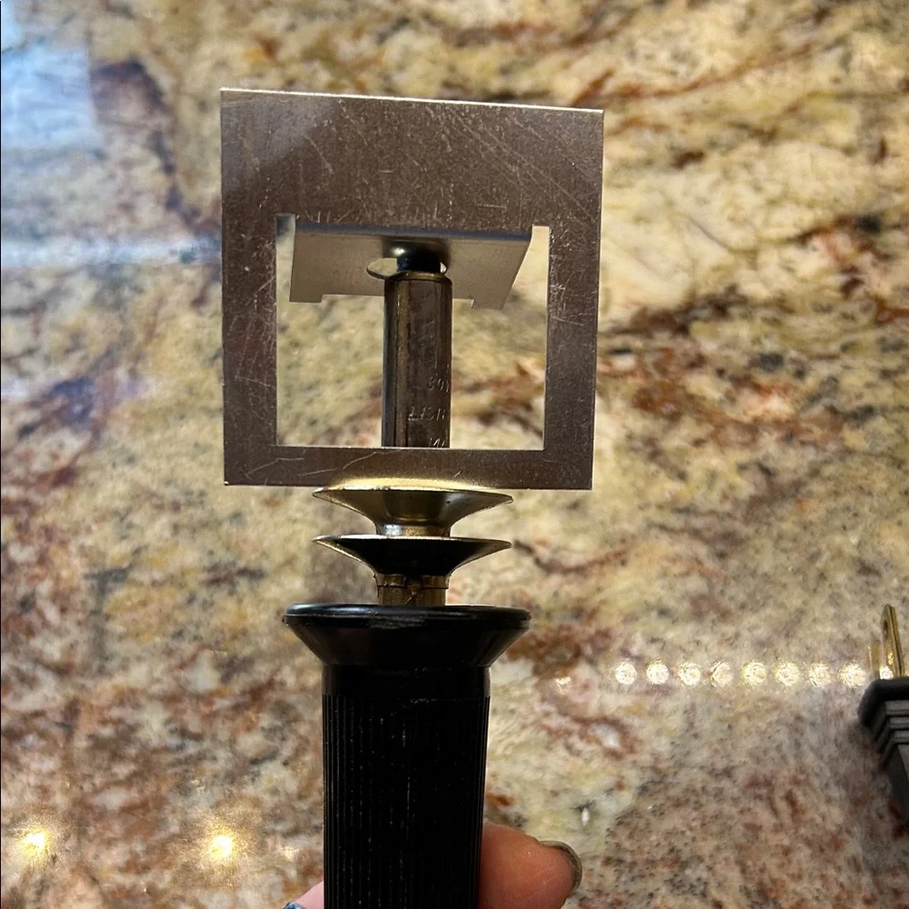 Wood Burning Tool with Safety Rest.Used, but works perfectly for writing on wood - Picture 4 of 7